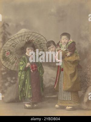 Japanische Mutter mit ihren beiden Kindern, 1870er-1890er Jahre Stockfoto