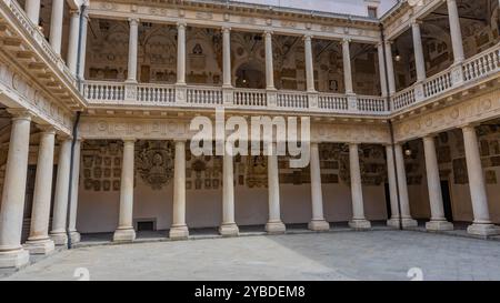 Padua, Italien - 23. Juli 2024: Hof des Palazzo Bo (Bo-Palast), historisches Gebäude mit Sitz der Universität Padua aus dem Jahr 1539 in Padua, Italien Stockfoto