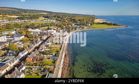Golspie Sutherland Schottland Meer Hochwasser Blick im Norden die Stadt A9 Straße und Esplanade im Herbst Stockfoto