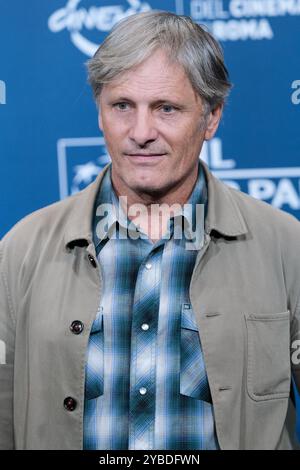 Viggo Mortensen nimmt am Fotoruf von „The Dead Don't Hurt“ während des 19. Rom Film Festivals im Auditorium Parco Della Musica in Rom Teil. (Foto: Davide Di Lalla / SOPA Images/SIPA USA) Stockfoto