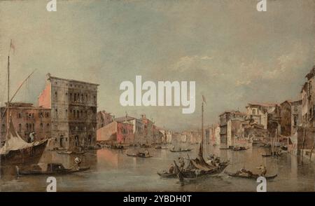 Der Canal Grande in Venedig mit dem Palazzo Bembo, um 1768. Zusätzliche Informationen: Ein leuchtender Morgennebel umspült den Canale Grande von Venedig. Von Rudern geführt gleiten Gondeln und Frachtboote durch das ruhige Wasser; ihre Rümpfe durchqueren die sanften Reflexionen der umliegenden Gebäude. Masten und vertikale Pfeiler unterstreichen den hellen, bewölkten Himmel. Gebäude unterschiedlicher Formen und Größenordnungen – die jedoch alle eine gedämpfte Palette teilen – erstrecken sich von Rand zu Rand und tief in die Ferne. Auf der rechten Seite machen sich einige Frühaufsteher am Ufer des Kanals herum. Stockfoto