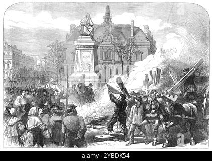 Der Bürgerkrieg in Paris: Die Guillotine auf dem Place Voltaire, 1871. Ein Mob demokratischer Enthusiasten, der die Hölzer der zerrissenen Guillotine in einem Lagerfeuer am Fuße der Statue von Voltaire verspeist. Aus Illustrated London News, 1871. Stockfoto