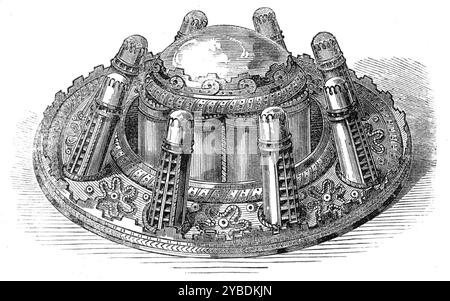 Prinzessin Louise's Hochzeitsgeschenke: Die Brosche von Lorne, 1871. Königliche Hochzeit von Prinzessin Louise (vierte Tochter von Königin Victoria) und ihrem Ehemann John Campbell, 9. Duke of Argyll. "...die berühmte "Brosche von Lorne", ein Juwel von viel historischem und romantischem Interesse... ist aus Silber mit Perlen besetzt. Es besteht aus einer runden Platte, 4 Zoll Mit einem Schnalle an der Unterseite. Die obere Seite hat einen Rand, der mit Zinnen eingezogen ist, wie die Mauer um eine Festung, in der sich acht runde, etwa einen Zoll und ein Viertel hohe Projektionen erheben, die wahrscheinlich die Türme in der Nähe darstellen sollen Stockfoto