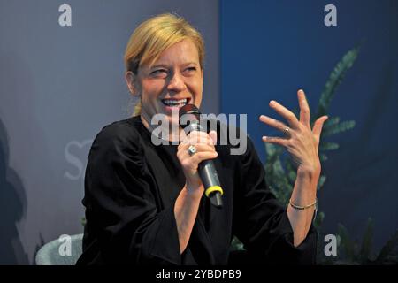 Frankfurter Buchmesse 2024. Schauspielerin Caroline Peters am 18.10.2024 auf der Frankfurter Buchmesse. 20241018MWI010312 *** Frankfurter Buchmesse 2024 Schauspielerin Caroline Peters am 18 10 2024 auf der Frankfurter Buchmesse 20241018MWI010312 Stockfoto