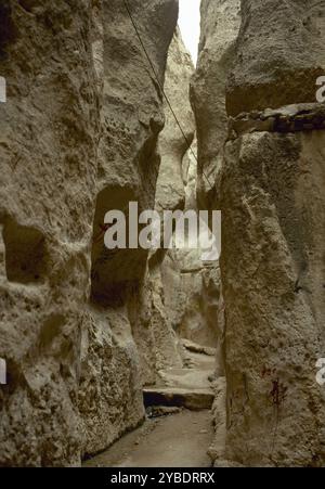 MA´Loula, Syrien, 2001. Die Stadt wurde in den zerklüfteten Berghang gebaut. Stockfoto