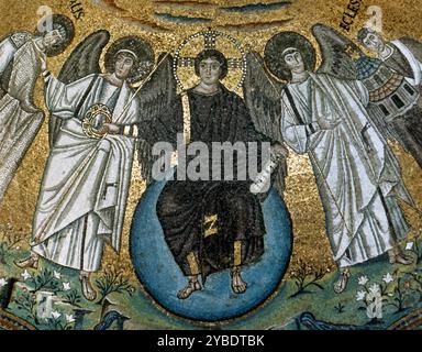 Christus in Majestät zwischen St. Viale und Bischof Ecclesius, Mosaik der Apsis von San Vitale, Ravenna, Italien, 547 n. Chr. Stockfoto