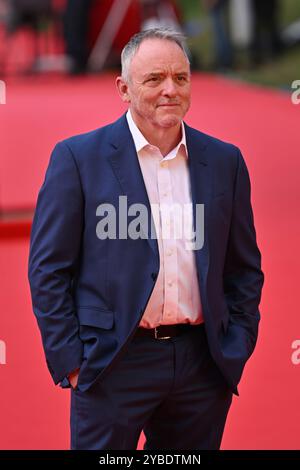 Formello, Italien. Oktober 2024. DENNIS LEHANE besucht den roten Teppich während des 19. Rom Film Festivals im Auditorium Parco Della Musica in Rom, Italien, am 18. Oktober 2024. (Foto: Domenico Cippitelli/NurPhoto) Credit: NurPhoto SRL/Alamy Live News Stockfoto