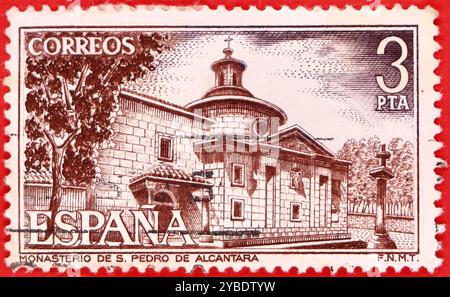 Foto einer gestempelten 1976 3 Peseten spanischen Briefmarke mit einer Illustration des Klosters San Pedro de Alcántara Stockfoto