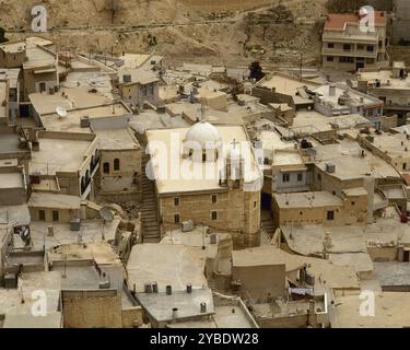 MA´Loula, Syrien, 2001. Die Stadt wurde in den zerklüfteten Berghang gebaut. Dorf, in dem noch Westaramäisch gesprochen wird. Foto vor dem syrischen Bürgerkrieg. Stockfoto