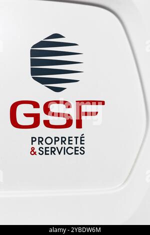 Belleville, Frankreich – 29. September 2024: GSF-Logo auf einem Fahrzeug. GSF Proprete and Services ist ein Hauptakteur bei der Reinigung in Frankreich Stockfoto