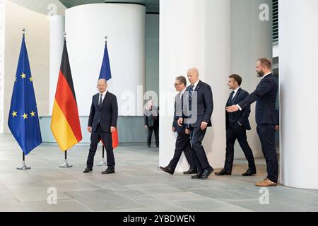 18.10.2024,US-Präsident Joe Biden zu Besuch in der deutschen Hauptstadt im Bundeskanzleramt Olaf Scholz sowie mit den britischen Premierministern, Keir Starmer, sowie des französischen Präsidenten, Emmanuel Macron *** 18 10 2024,US-Präsident Joe Biden besucht die deutsche Hauptstadt im Bundeskanzleramt mit Bundeskanzler Olaf Scholz und dem britischen Premierminister Keir Starmer und dem französischen Präsidenten Emmanuel Macron Stockfoto