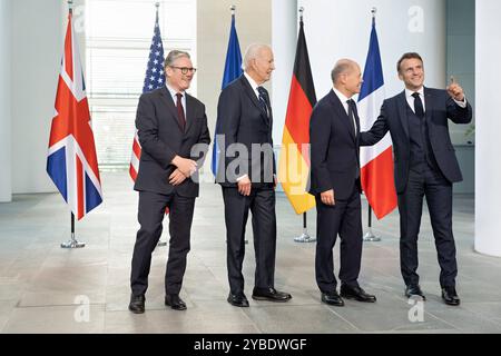 18.10.2024,US-Präsident Joe Biden zu Besuch in der deutschen Hauptstadt im Bundeskanzleramt Olaf Scholz sowie mit den britischen Premierministern, Keir Starmer, sowie des französischen Präsidenten, Emmanuel Macron *** 18 10 2024,US-Präsident Joe Biden besucht die deutsche Hauptstadt im Bundeskanzleramt mit Bundeskanzler Olaf Scholz und dem britischen Premierminister Keir Starmer und dem französischen Präsidenten Emmanuel Macron Stockfoto