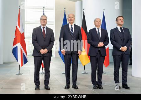 18.10.2024,US-Präsident Joe Biden zu Besuch in der deutschen Hauptstadt im Bundeskanzleramt Olaf Scholz sowie mit den britischen Premierministern, Keir Starmer, sowie des französischen Präsidenten, Emmanuel Macron *** 18 10 2024,US-Präsident Joe Biden besucht die deutsche Hauptstadt im Bundeskanzleramt mit Bundeskanzler Olaf Scholz und dem britischen Premierminister Keir Starmer und dem französischen Präsidenten Emmanuel Macron Stockfoto