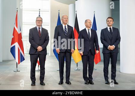 18.10.2024,US-Präsident Joe Biden zu Besuch in der deutschen Hauptstadt im Bundeskanzleramt Olaf Scholz sowie mit den britischen Premierministern, Keir Starmer, sowie des französischen Präsidenten, Emmanuel Macron *** 18 10 2024,US-Präsident Joe Biden besucht die deutsche Hauptstadt im Bundeskanzleramt mit Bundeskanzler Olaf Scholz und dem britischen Premierminister Keir Starmer und dem französischen Präsidenten Emmanuel Macron Stockfoto