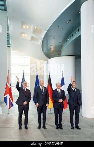 18.10.2024,US-Präsident Joe Biden zu Besuch in der deutschen Hauptstadt im Bundeskanzleramt Olaf Scholz sowie mit den britischen Premierministern, Keir Starmer, sowie des französischen Präsidenten, Emmanuel Macron *** 18 10 2024,US-Präsident Joe Biden besucht die deutsche Hauptstadt im Bundeskanzleramt mit Bundeskanzler Olaf Scholz und dem britischen Premierminister Keir Starmer und dem französischen Präsidenten Emmanuel Macron Stockfoto