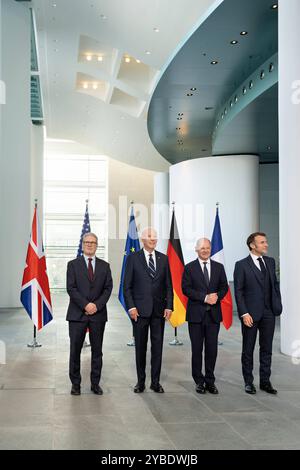 18.10.2024,US-Präsident Joe Biden zu Besuch in der deutschen Hauptstadt im Bundeskanzleramt Olaf Scholz sowie mit den britischen Premierministern, Keir Starmer, sowie des französischen Präsidenten, Emmanuel Macron *** 18 10 2024,US-Präsident Joe Biden besucht die deutsche Hauptstadt im Bundeskanzleramt mit Bundeskanzler Olaf Scholz und dem britischen Premierminister Keir Starmer und dem französischen Präsidenten Emmanuel Macron Stockfoto