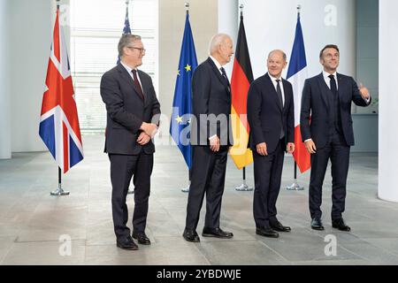 18.10.2024,US-Präsident Joe Biden zu Besuch in der deutschen Hauptstadt im Bundeskanzleramt Olaf Scholz sowie mit den britischen Premierministern, Keir Starmer, sowie des französischen Präsidenten, Emmanuel Macron *** 18 10 2024,US-Präsident Joe Biden besucht die deutsche Hauptstadt im Bundeskanzleramt mit Bundeskanzler Olaf Scholz und dem britischen Premierminister Keir Starmer und dem französischen Präsidenten Emmanuel Macron Stockfoto