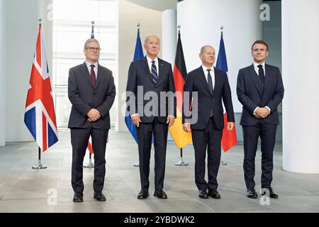 18.10.2024,US-Präsident Joe Biden zu Besuch in der deutschen Hauptstadt im Bundeskanzleramt Olaf Scholz sowie mit den britischen Premierministern, Keir Starmer, sowie des französischen Präsidenten, Emmanuel Macron *** 18 10 2024,US-Präsident Joe Biden besucht die deutsche Hauptstadt im Bundeskanzleramt mit Bundeskanzler Olaf Scholz und dem britischen Premierminister Keir Starmer und dem französischen Präsidenten Emmanuel Macron Stockfoto