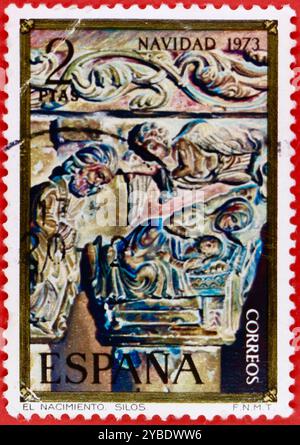 Foto einer gestempelten Briefmarke von 2 spanischen Peseten, die Krippensäule Hauptstadt Kloster von Silos Weihnachten 1973 Stockfoto