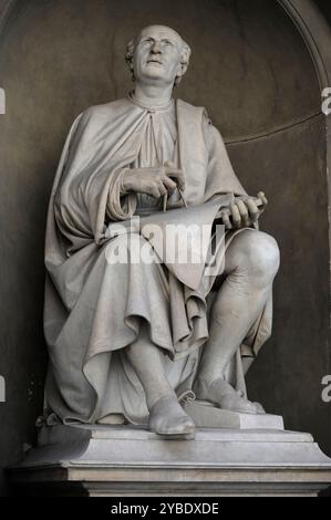 Statue von Filippo Brunelleschi, Architekt und Ingenieur, Florenz. Italien, 1830. Skulptur von Luigi Pampaloni (1791–1847) des italienischen Architekten und Ingenieur Filippo Brunelleschi (1377–1446), der den Dom von Florenz entwarf. Stockfoto