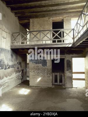 Zimmer im Haus der Hirsche, Herculaneum, Italien, 1. Jahrhundert (2002). Die römische Stadt Herculaneum (in der Nähe des heutigen Kampaniens) wurde während des Ausbruchs des Vesuvs im Jahre 79 n. Chr. unter vulkanischer Asche und Bimsstein begraben. Stockfoto