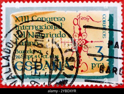 Foto einer gestempelten Briefmarke mit 3 spanischen Peseten für den 1975 XIII congreso del notariado latino Barcelona vom 26. September bis 4. Oktober Stockfoto