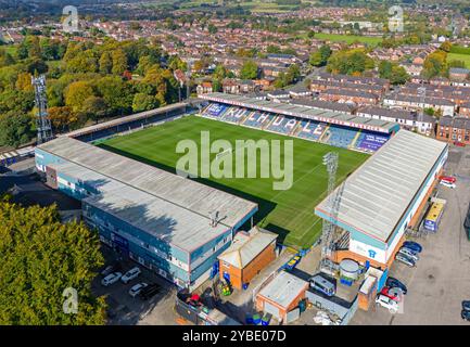 Crown Oil Arena Stadium, Heimstadion des AFC Rochdale Football Club, Aerial Herbstbild. Oktober 2024. Stockfoto