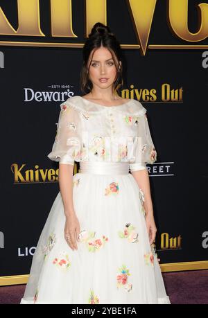 Ana de Armas an der Los Angeles Premiere von "Messer Aus' im Regency Dorf Theater in Westwood, USA am 14. November 2019 statt. Stockfoto