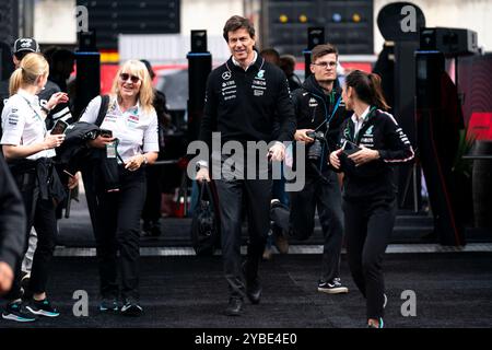 Austin, Usa. Oktober 2024. Mercedes-AMG Petronas Teamchef und CEO von Toto Wolff trifft am Freitag, den 18. Oktober 2024, auf dem Circuit of the Americas in Austin, Texas, zum Grand Prix der Vereinigten Staaten ein. Foto: Greg Nash/UPI Credit: UPI/Alamy Live News Stockfoto