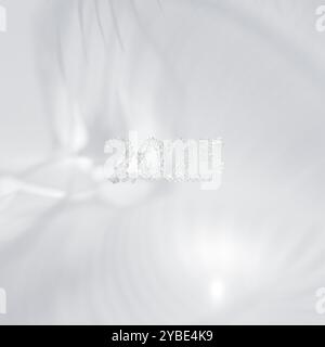 2025, Happy New Year. Abstrakter Hintergrund aus funkelnden Kristallen auf weißem Hintergrund sammelt Text. Diamantbeschriftung, 3D-Loop-Animation Stockfoto