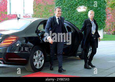 Emmanuel Macron bei der Ankunft zum QUAD Treffen anlässlich des Besuchs des amerikanischen Präsidenten Joe Biden im Bundeskanzleramt. Berlin, 18.10.2024 Stockfoto