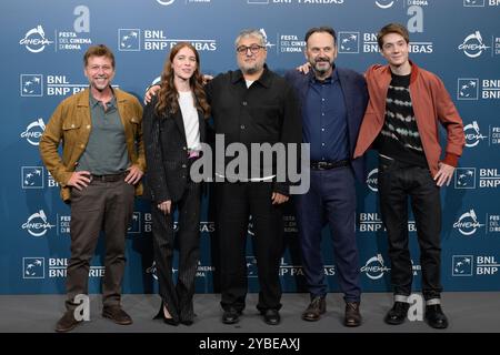 Rom, Italien. Oktober 2024. Die Besetzung nimmt am 18. Oktober 2024 am Fotocall des Films „Mike“ während des 19. Rom Film Festivals im Auditorium Parco Della Musica in Rom Teil. Quelle: Live Media Publishing Group/Alamy Live News Stockfoto