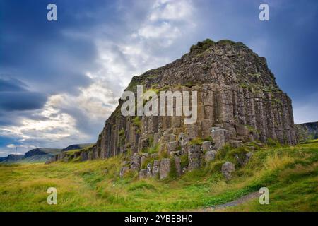 Dverghamrar Cliffs, auch bekannt als Dwarf Cliffs – Felsformation in Südisland Stockfoto