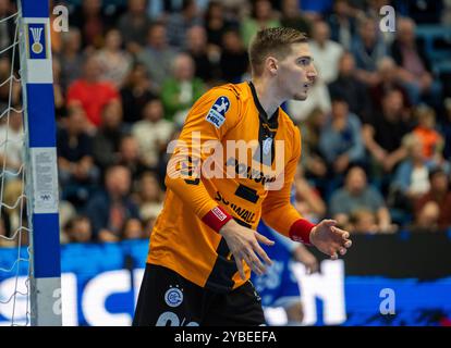 Gummersbach, Deutschland. Oktober 2024. Dominik Kuzmanovic (VfL Gummersbach, #1) VfL Gummersbach - ThSV Eisenach, 18.10.2024, Handball Daikin HBL Handball Bundesliga, 7. Spieltag Credit: dpa/Alamy Live News Stockfoto