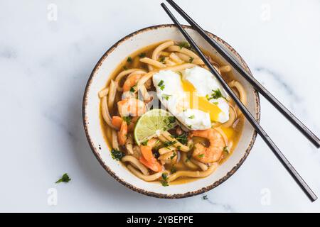 Ramen Wagyu Suppe in der Schüssel Stockfoto
