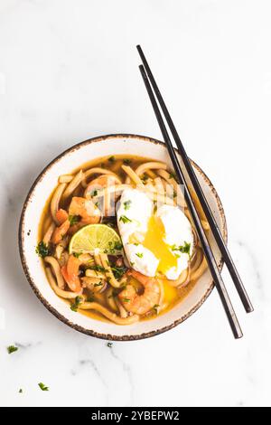 Ramen Wagyu Suppe in der Schüssel Stockfoto