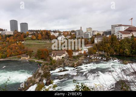 Blick auf den Rheinfall, den größten Wasserfall Europas. Schweiz, Neuhausen Stockfoto