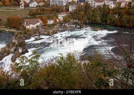 Blick auf den Rheinfall, den größten Wasserfall Europas. Schweiz, Neuhausen Stockfoto