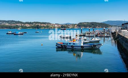 Fischerhafen in der Stadt Combarro in der galizischen Mündung Pontevedra. Stockfoto