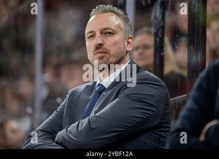 Max Kaltenhauser (Chef-Trainer / Interims-Trainer, EHC Red Bull München). GER, EHC Red Bull München gegen Augsburger Panther, Eishockey, DEL, 10. Spieltag, Saison 2024/2025, 18.10.2024. Foto: Eibner-Pressefoto/Heike Feiner Stockfoto