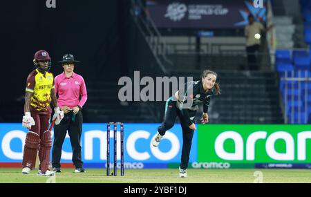 Sharjah, Sharjah, Vereinigte Arabische Emirate. Oktober 2024. Amelia Kerr von während des zweiten (2.) Halbfinals der ICC Frauen T20 Cricket World Cup zwischen West Indies und Neuseeland im Sharjah Cricket Stadium, Sharjah, Vereinigte Arabische Emirate am 18. Oktober 2024 (Foto: © Avijit das/ZUMA Press Wire) NUR ZUR REDAKTIONELLEN VERWENDUNG! Nicht für kommerzielle ZWECKE! Stockfoto