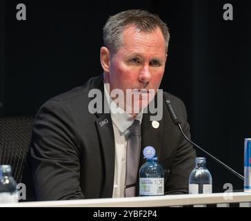 Ted Dent (Chef-Trainer, Augsburger Panther) bei der Pressekonferenz nach dem Spiel. GER, EHC Red Bull München gegen Augsburger Panther, Eishockey, DEL, 10. Spieltag, Saison 2024/2025, 18.10.2024. Foto: Eibner-Pressefoto/Heike Feiner Stockfoto