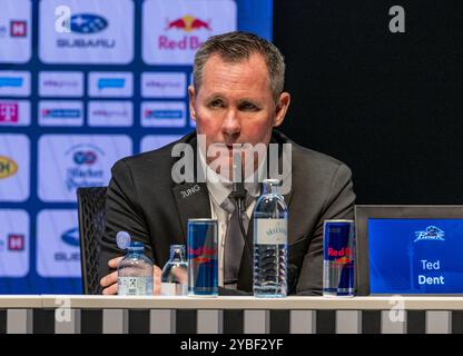 Ted Dent (Chef-Trainer, Augsburger Panther) bei der Pressekonferenz nach dem Spiel. GER, EHC Red Bull München gegen Augsburger Panther, Eishockey, DEL, 10. Spieltag, Saison 2024/2025, 18.10.2024. Foto: Eibner-Pressefoto/Heike Feiner Stockfoto