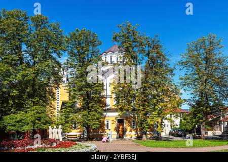 Die Kirche der lebensspendenden Quelle der Allerheiligsten Mutter Gottes – die Fundamente der Kirche, die sich im zentralen Kurpark von Vrnjačka Banja befindet Stockfoto