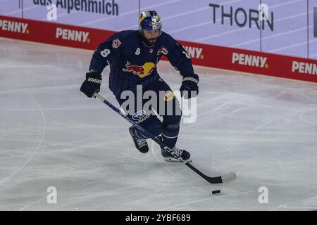 Deutschland. Oktober 2024. Eishockey Penny DEL 10. Spieltag EHC Red Bull München - Augsburger Panther am 18.10.2024 im SAP Garden München Tobias Rieder ( München ) Gemaess den Vorgaben der DEL Deutsche Eishockey Liga ist die Publikation und Weiterverwertung der Aufnahmen in elektronischen Medien und Endgeraeten aller Art waehrend des laufenden Spiels nicht zulaessig. Foto: Revierfoto Credit: ddp Media GmbH/Alamy Live News Stockfoto