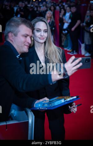 London, Großbritannien. Oktober 2024. London, England, Großbritannien - 18. Oktober 2024: Angelina Jolie nimmt an der Headline Gala-Vorführung von Maria während des 68. BFI London Film Festival in der Royal Festival Hall Teil. (Foto: /SIPA USA) Credit: SIPA USA/Alamy Live News Stockfoto