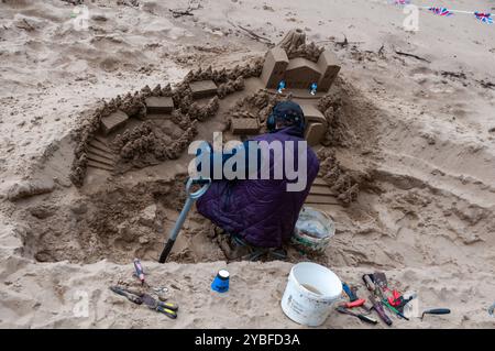 Ein Künstler schuf eine Sandskulptur in der Nähe der Themse im Südufer von ​​London. England, Großbritannien Stockfoto