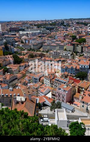 Blick auf Lissabon von der Spitze des „Convento da Graca“ [Kloster von Graca]. Stockfoto