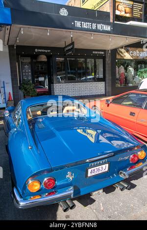 Blaues Ferrari Dino 246 GTS Coupé 1973 in Sydney, NSW, Australien, Rückansicht dieses klassischen italienischen Sportwagens Stockfoto