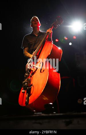 Die britische Folk-Rock-Band Skinny Lister trat live in der Coliumbiahalle in Berlin auf Stockfoto